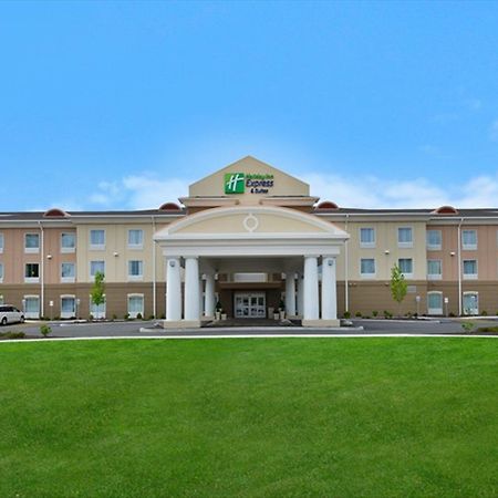 Holiday Inn Express & Suites Utica By Ihg Buitenkant foto