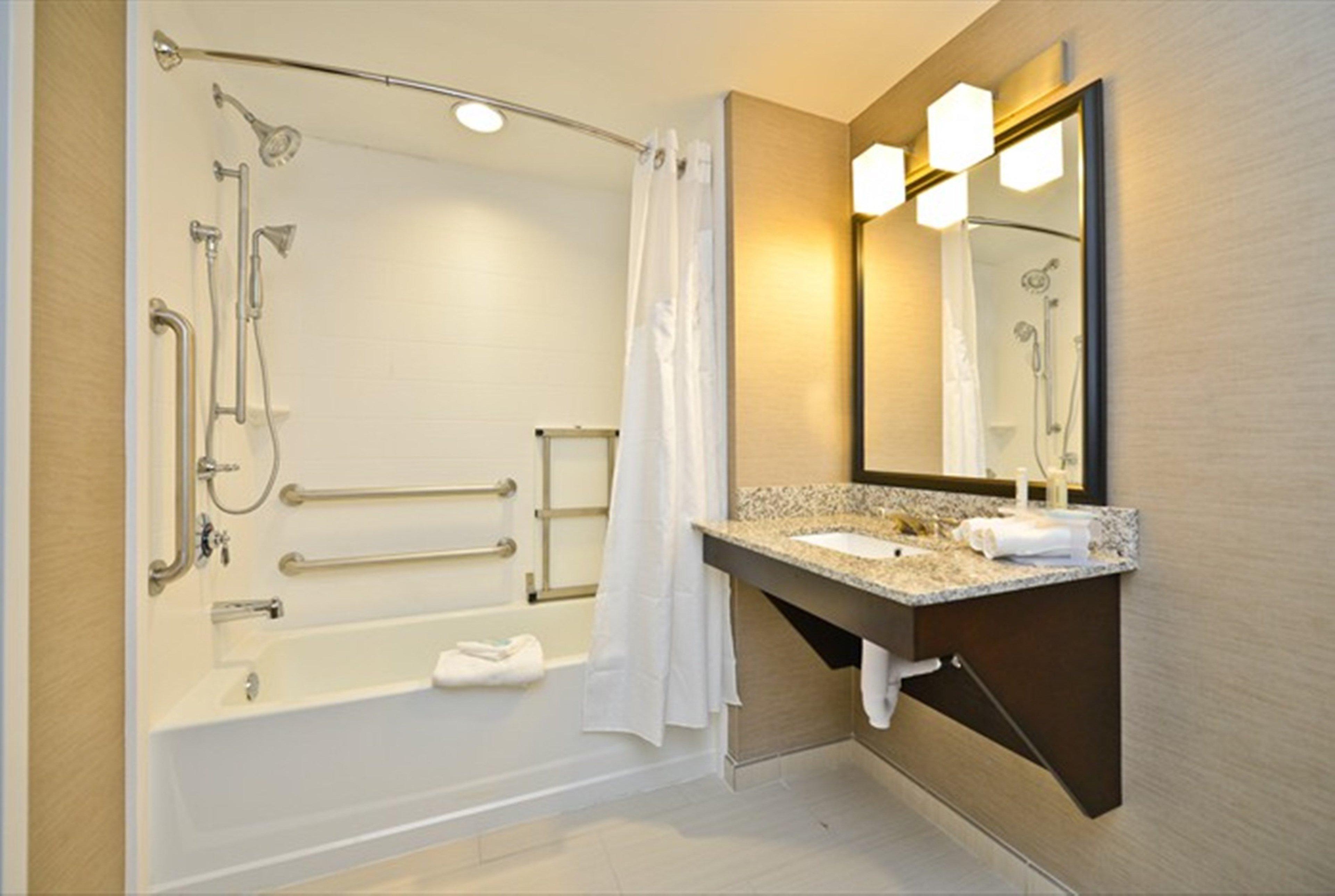 Holiday Inn Express & Suites Utica By Ihg Buitenkant foto
