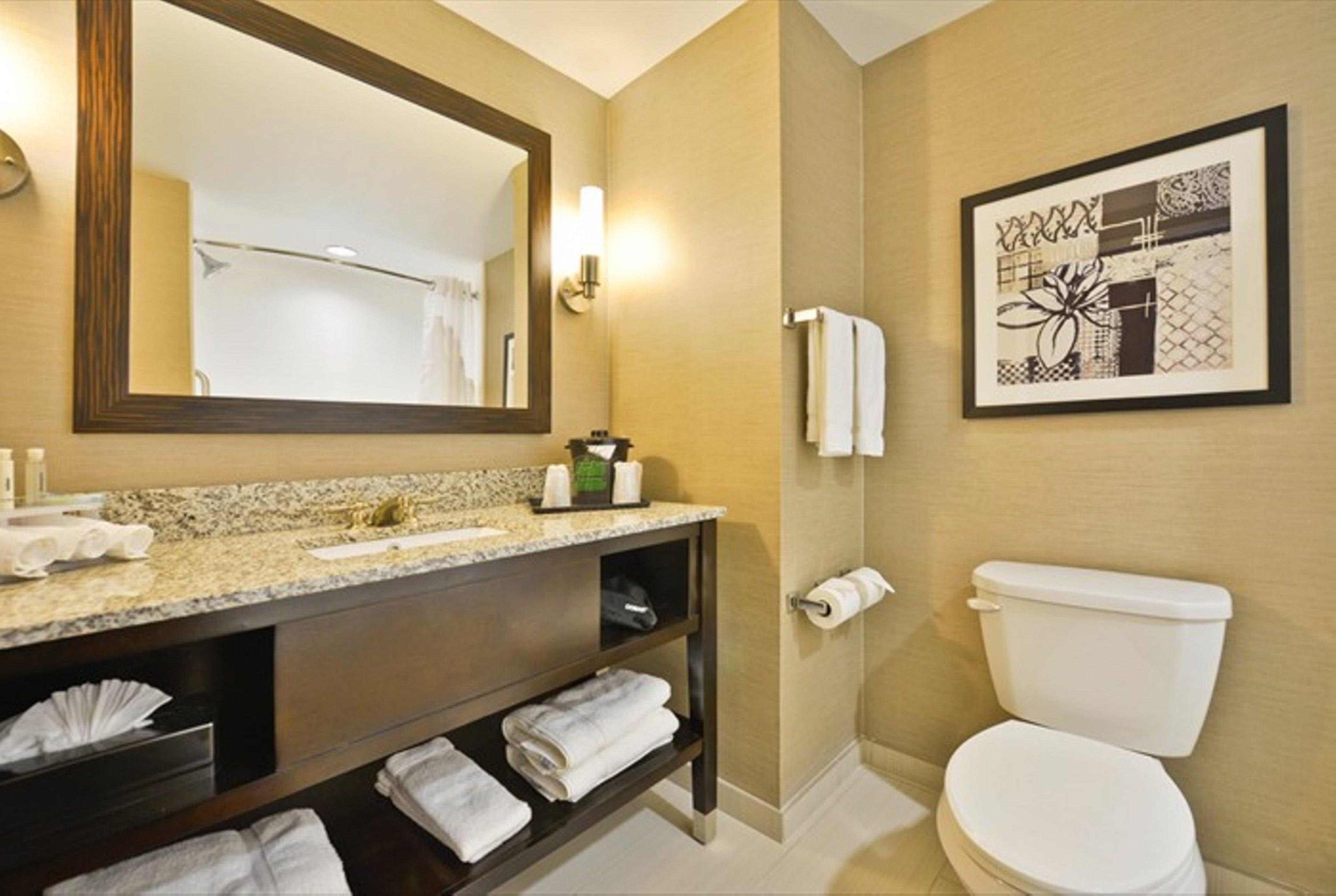 Holiday Inn Express & Suites Utica By Ihg Buitenkant foto