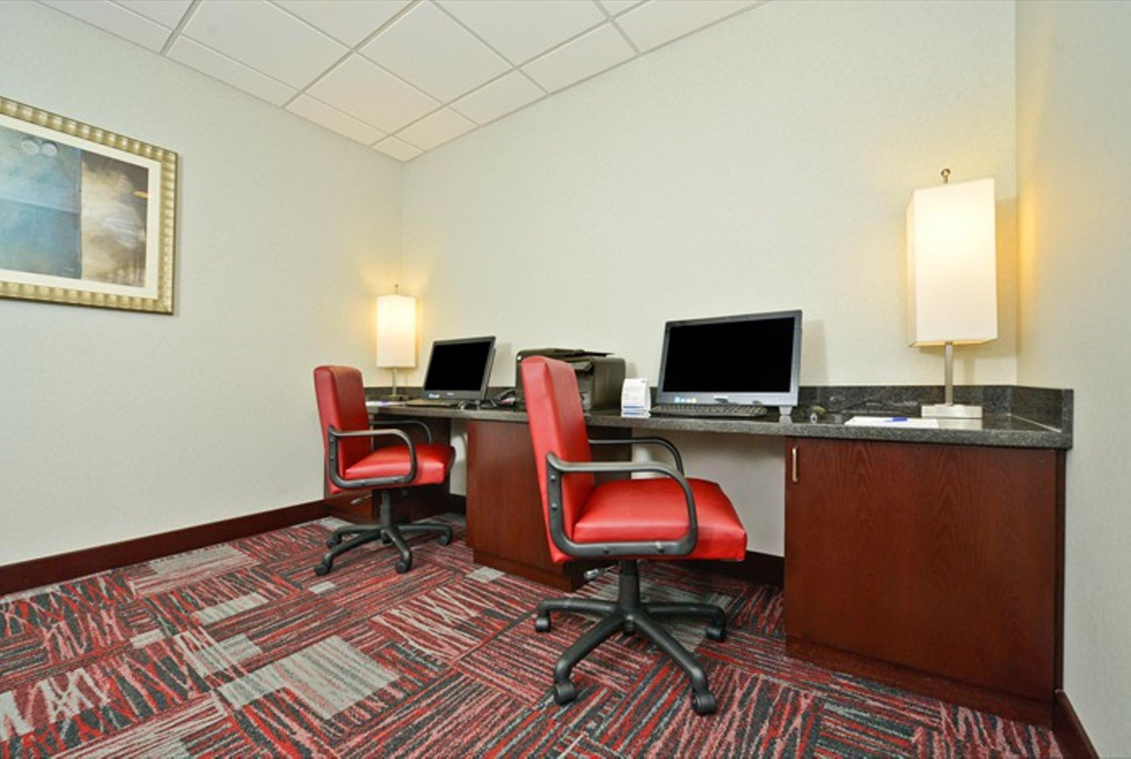 Holiday Inn Express & Suites Utica By Ihg Buitenkant foto