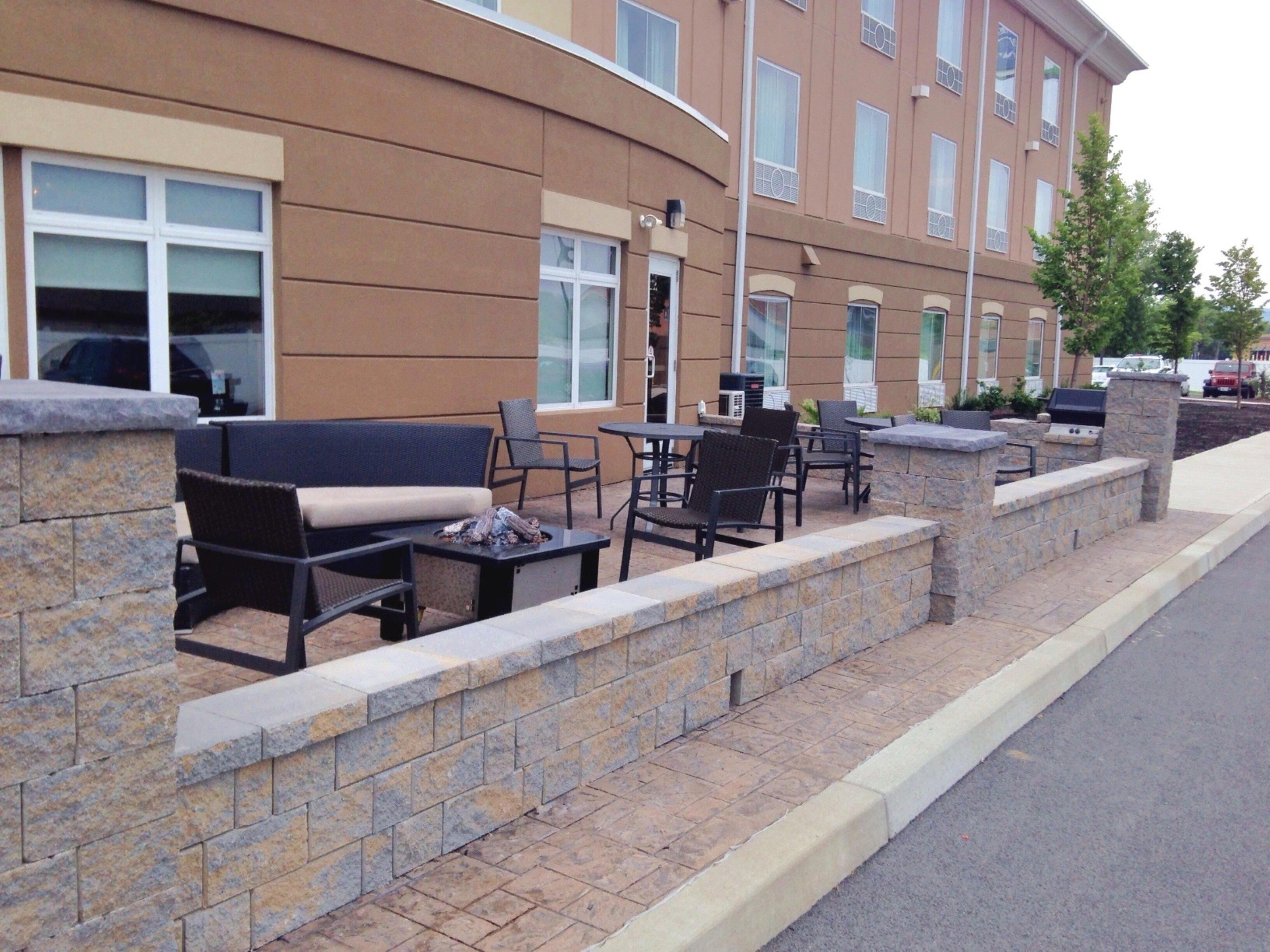 Holiday Inn Express & Suites Utica By Ihg Buitenkant foto