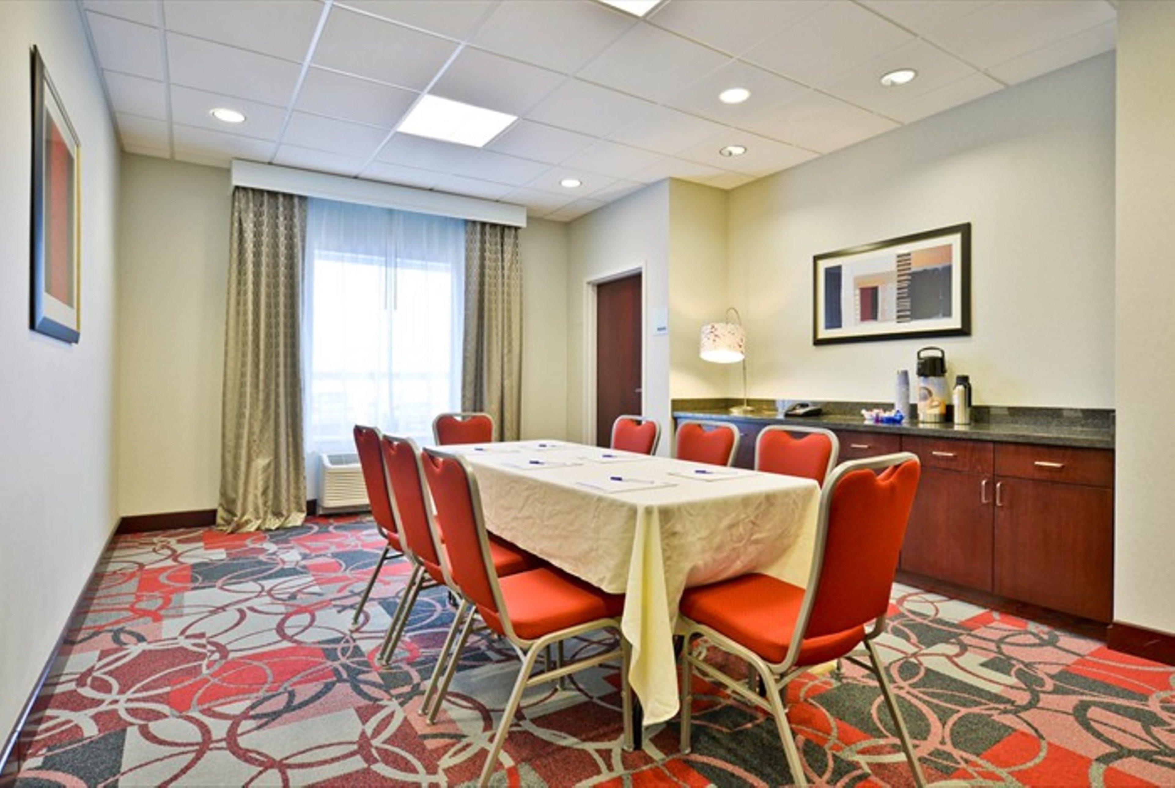 Holiday Inn Express & Suites Utica By Ihg Buitenkant foto
