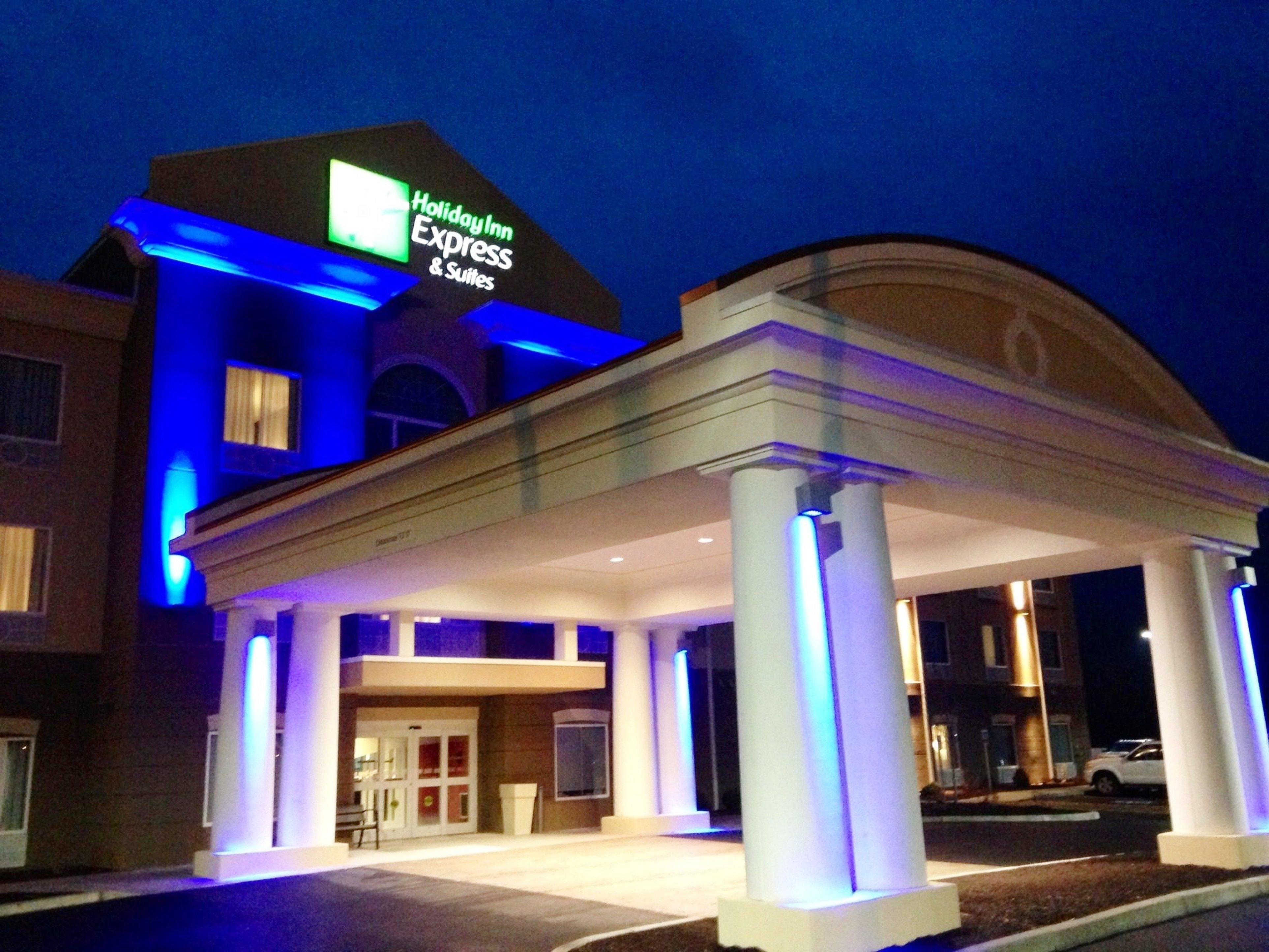 Holiday Inn Express & Suites Utica By Ihg Buitenkant foto
