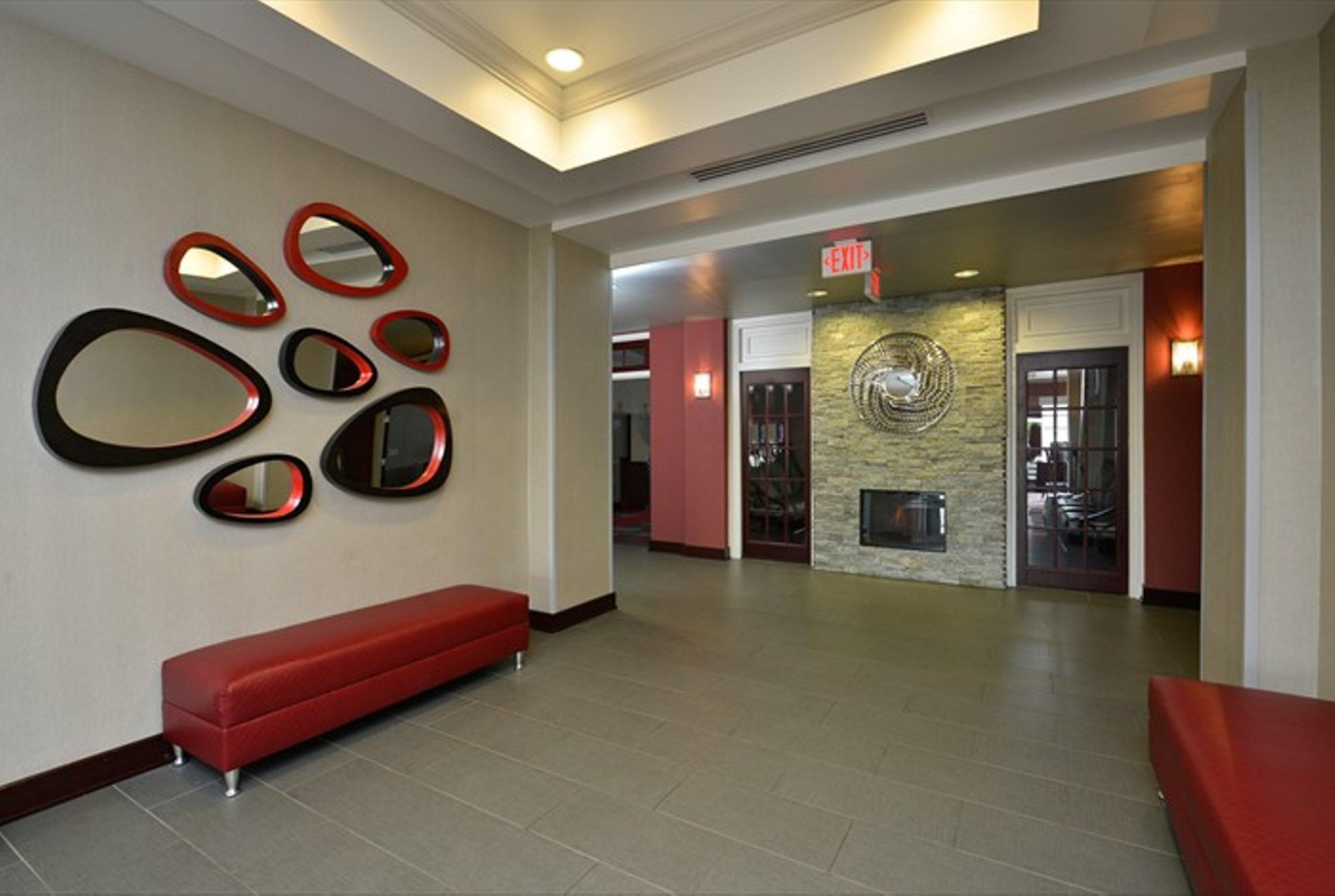 Holiday Inn Express & Suites Utica By Ihg Buitenkant foto