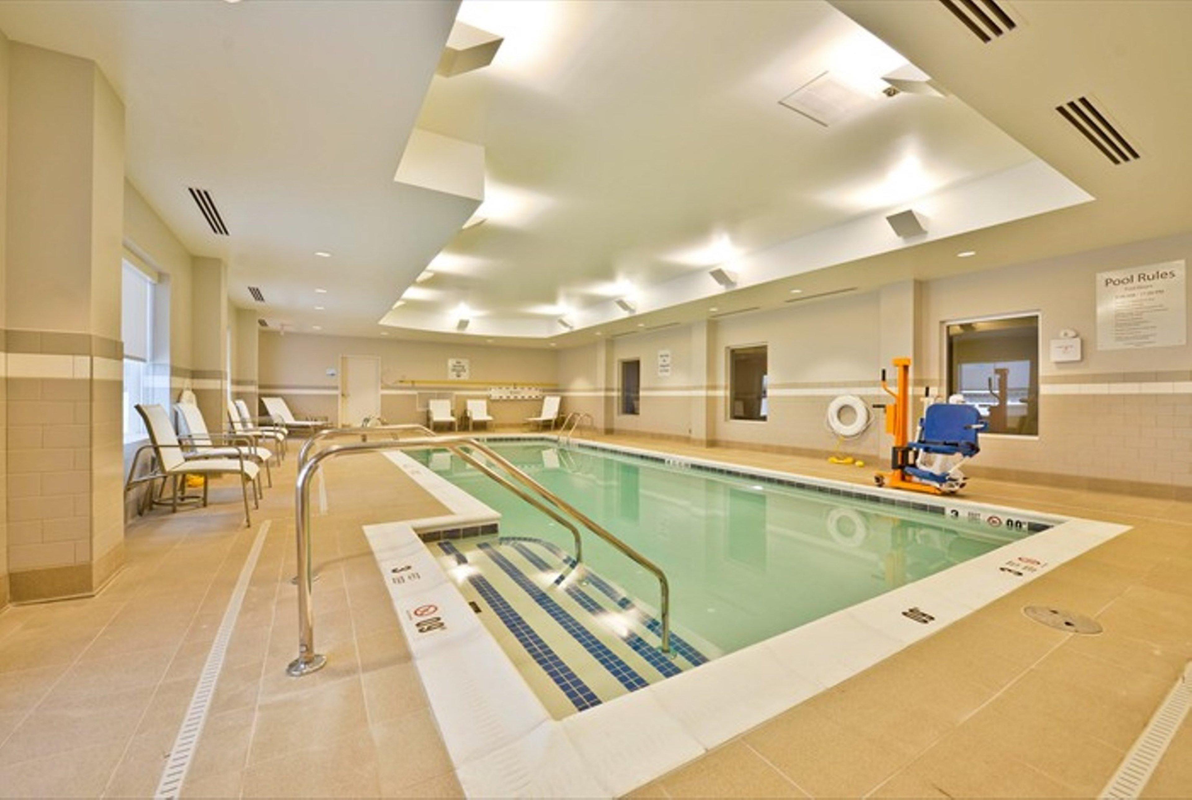 Holiday Inn Express & Suites Utica By Ihg Buitenkant foto
