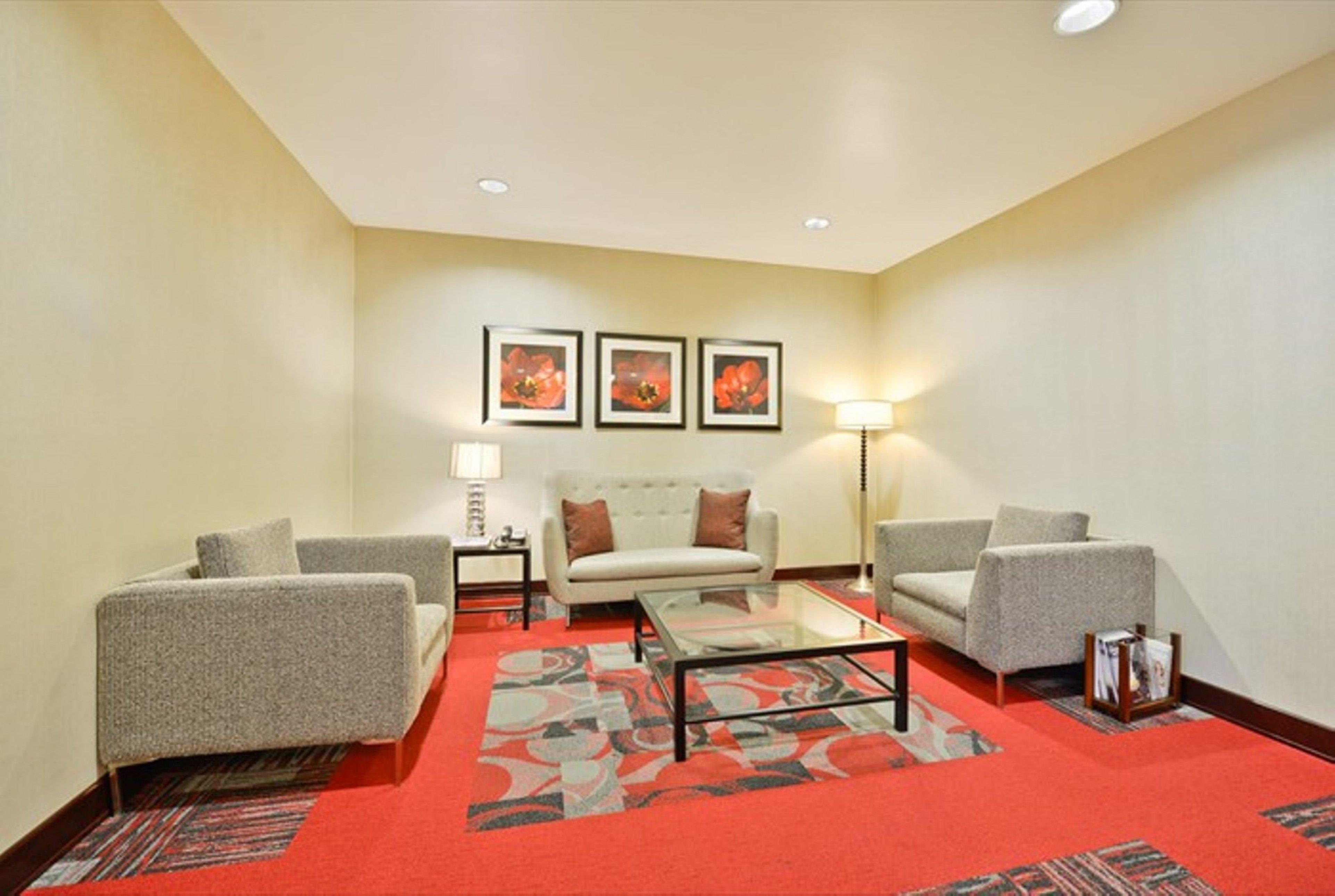 Holiday Inn Express & Suites Utica By Ihg Buitenkant foto