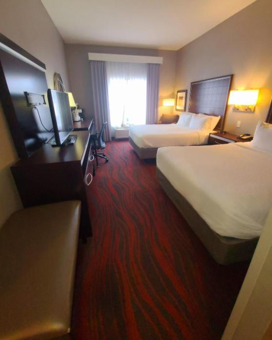 Holiday Inn Express & Suites Utica By Ihg Buitenkant foto