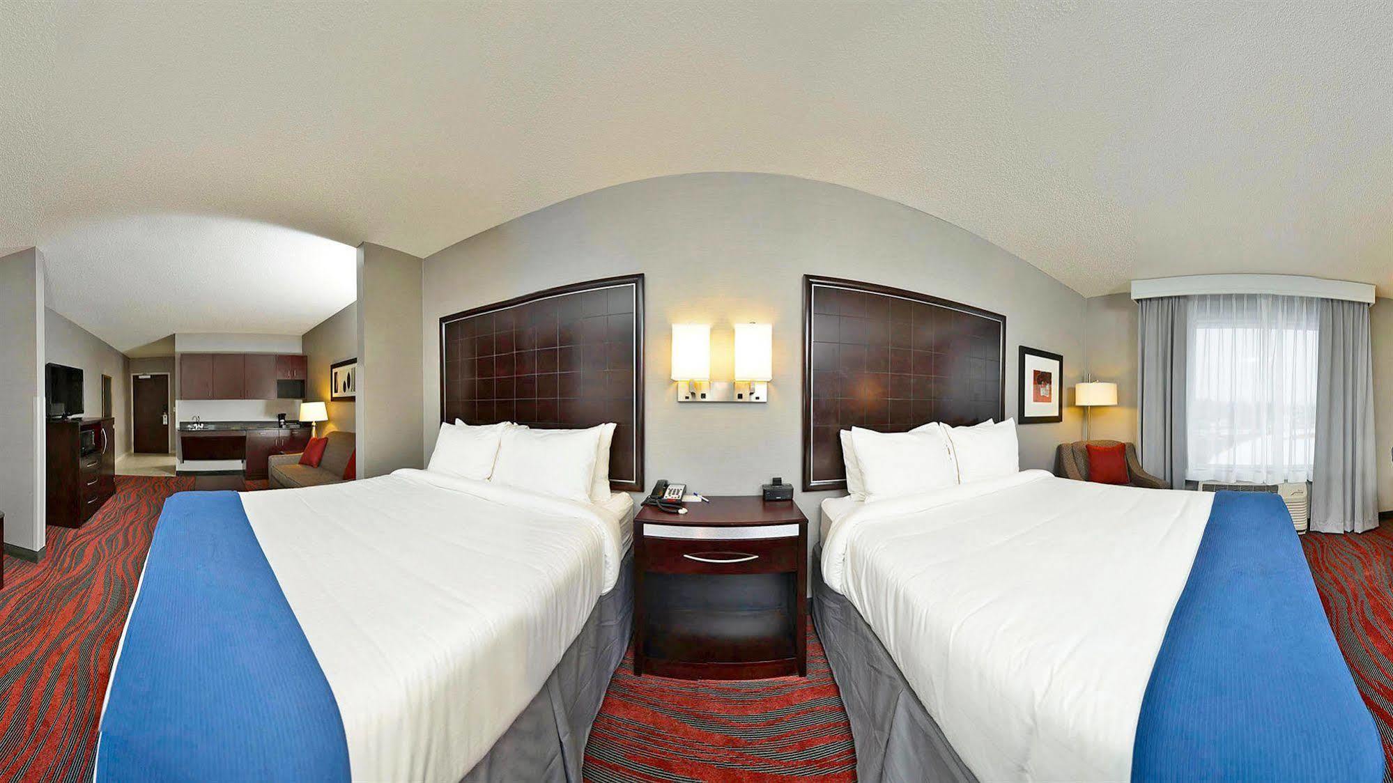 Holiday Inn Express & Suites Utica By Ihg Buitenkant foto
