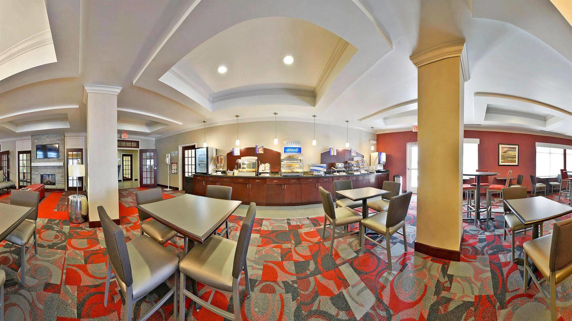 Holiday Inn Express & Suites Utica By Ihg Buitenkant foto